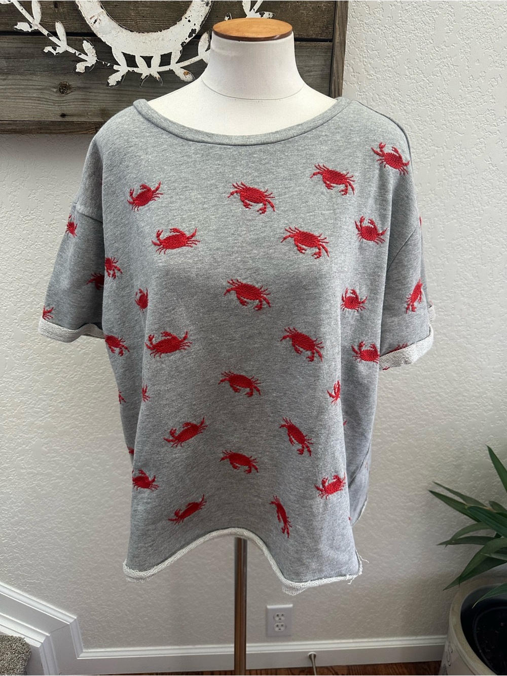 Anthropologie Maeve Gray Pullover Sweatshirt with Red Crab Print size XL NWT